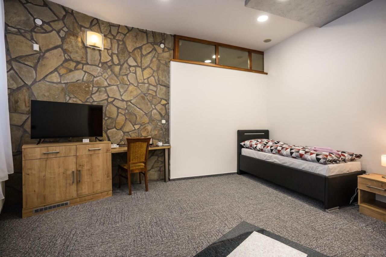 Hotel Šomka Drienica Buitenkant foto